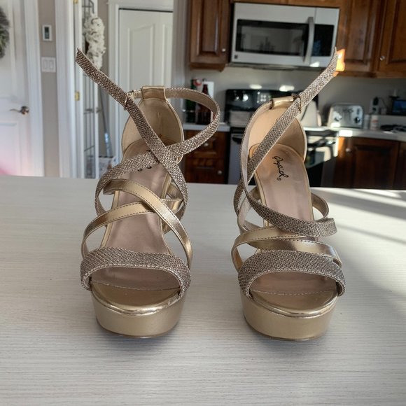 Strappy Sandals GOLD/Tan Platform - Picture 1 of 3